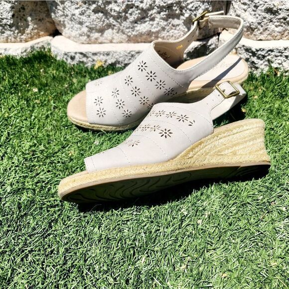 Women's Easy Street daisy wedge heel sandals - Picture 6 of 14